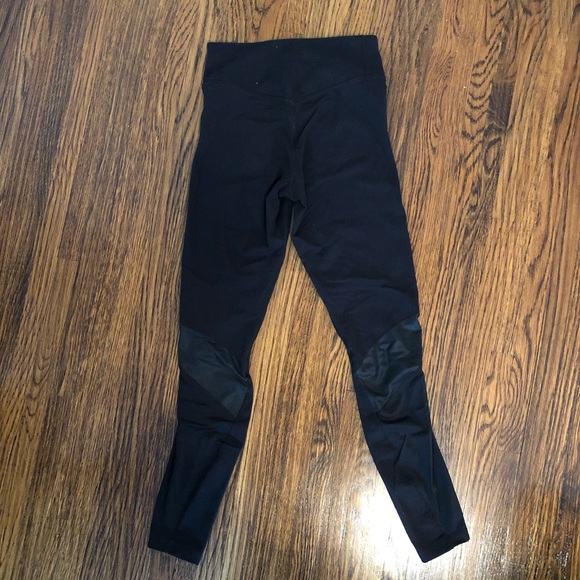 Nike Dri-Fit small black leggings with mesh detail - Picture 6 of 7